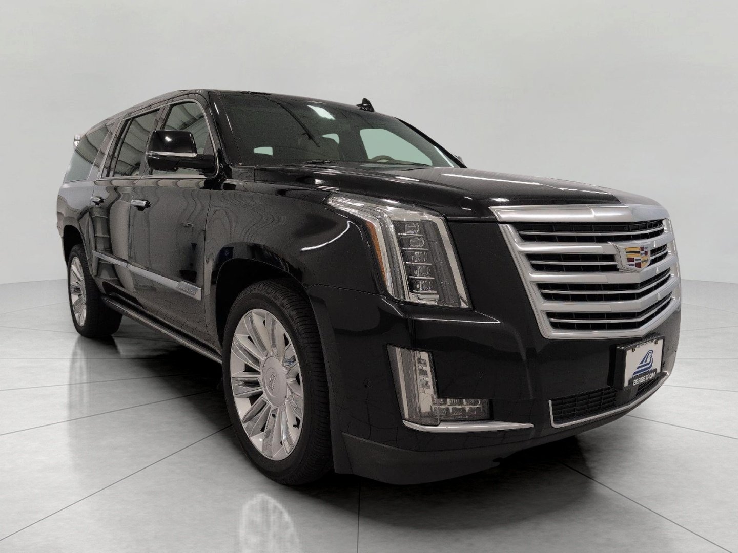 Used 2019 Cadillac Escalade ESV Platinum AWD/4WD image 1