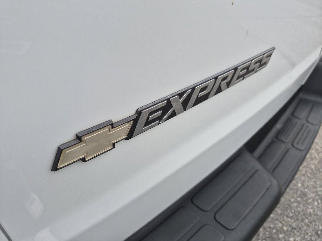 Used 2020 Chevrolet Express 2500 RWD image 32