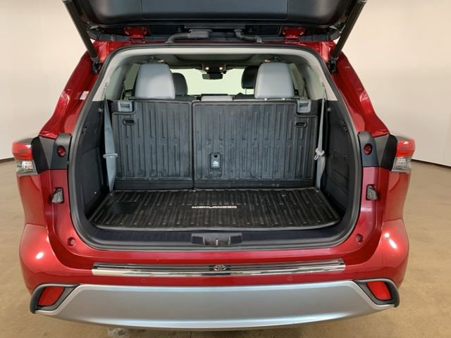 Used 2021 Toyota Highlander Platinum image 14