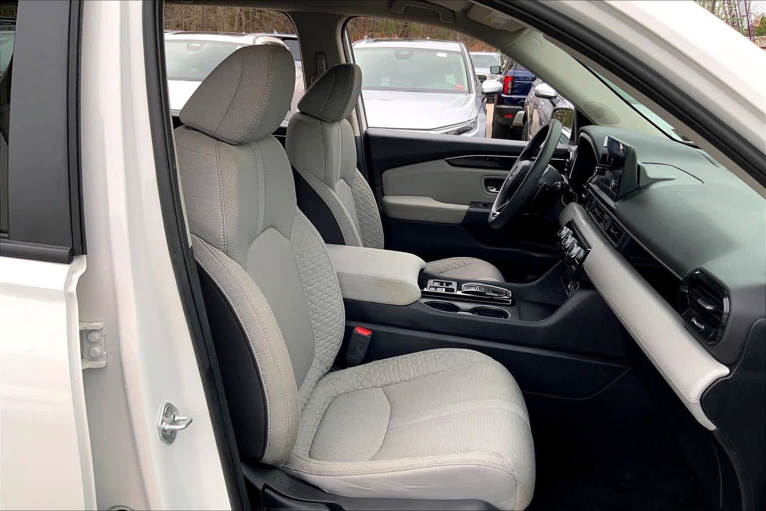 Used 2023 Honda Pilot LX image 8