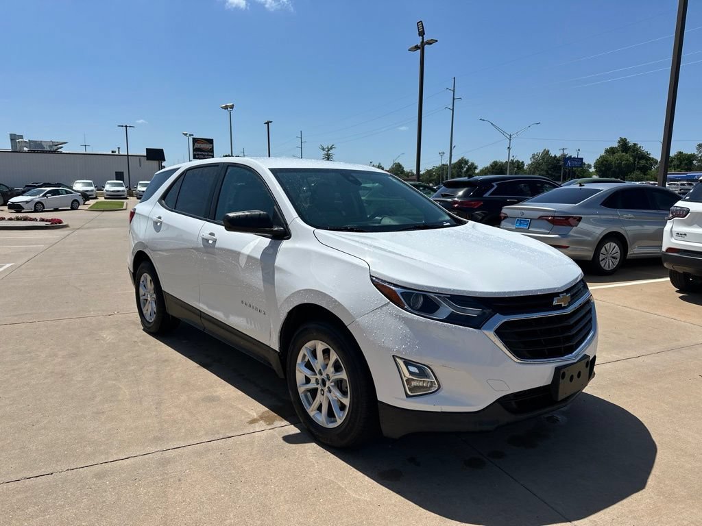 Used 2021 Chevrolet Equinox LS w/ LS Convenience Package FWD image 3