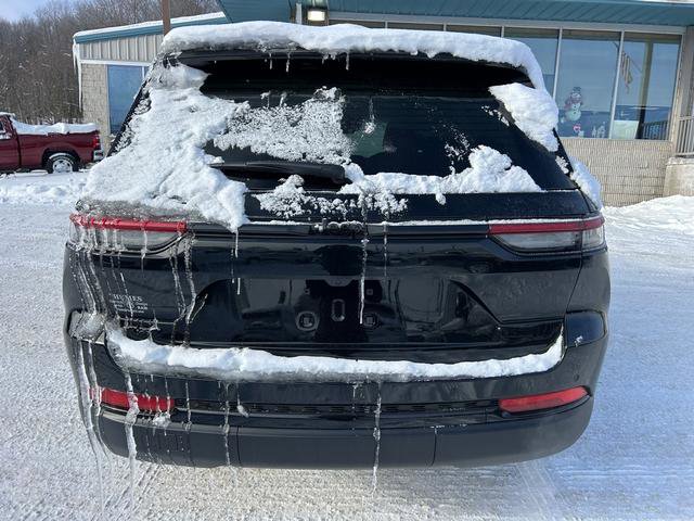 New 2025 Jeep Grand Cherokee Altitude image 4