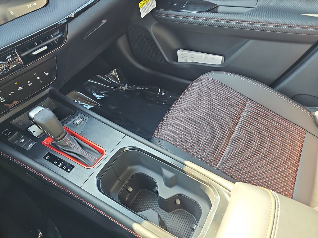 New 2027 Nissan Kicks SR w/ Cold Weather Package FWD image 25