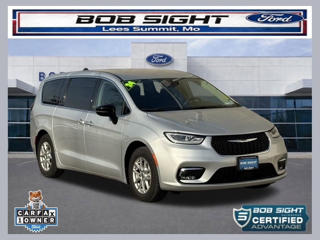 Used 2024 Chrysler Pacifica Touring-L image 1
