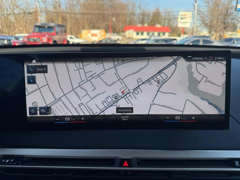 Used 2023 BMW iX xDrive50 w/ Premium Package image 21