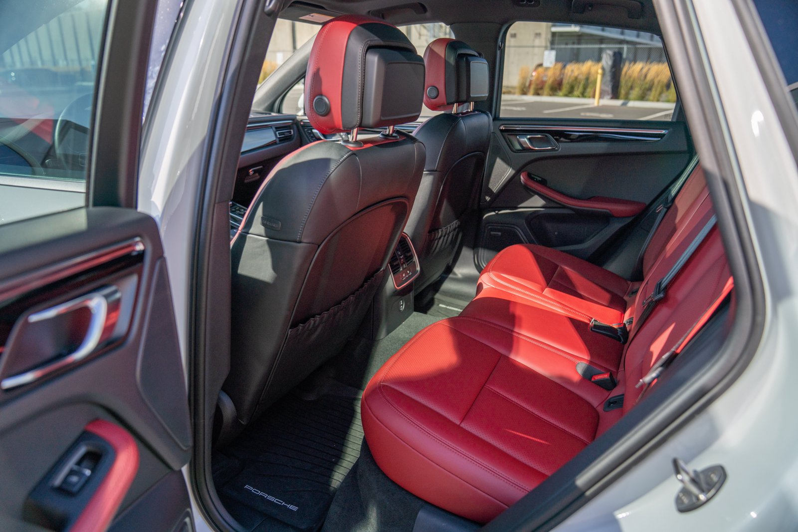 Certified 2026 Porsche Macan AWD/4WD image 23