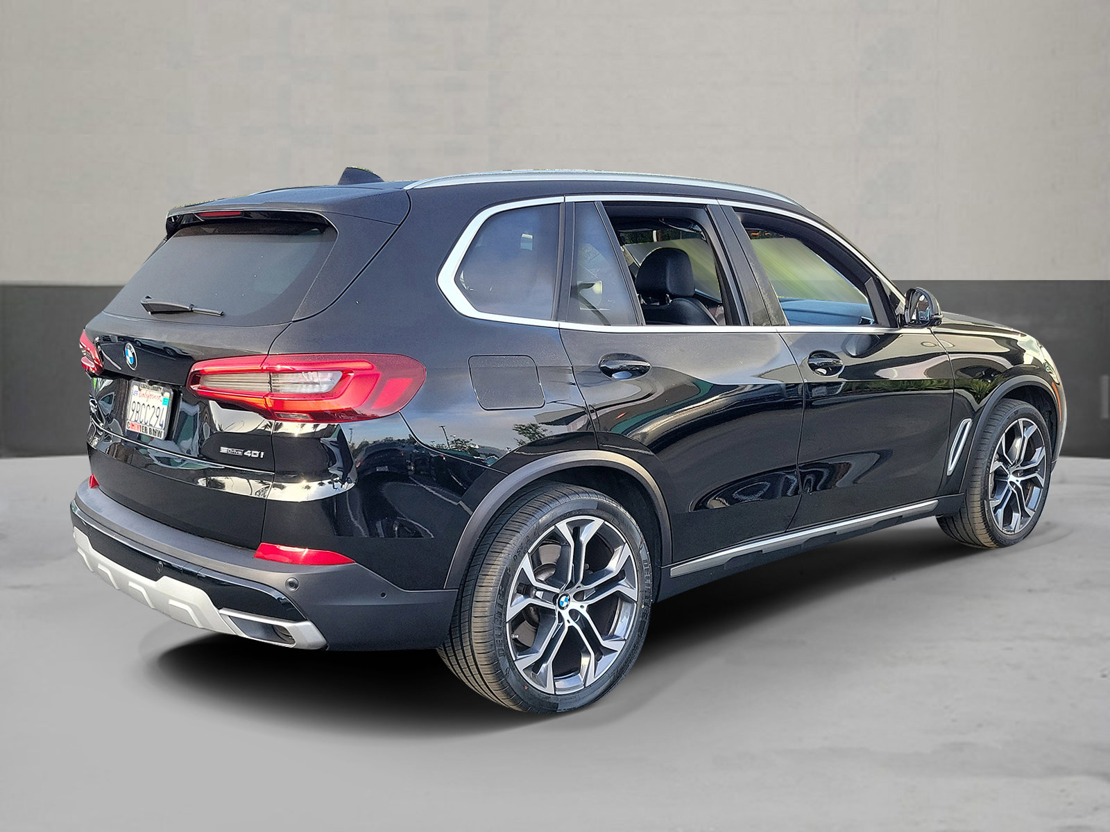 Used 2022 BMW X5 sDrive40i w/ Parking Assistance Package RWD image 2