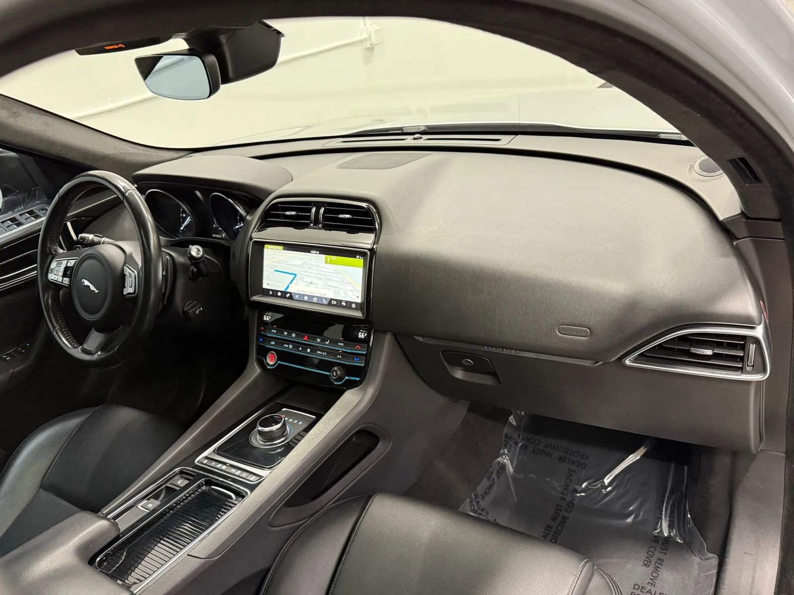 Used 2019 Jaguar F-PACE Premium image 59