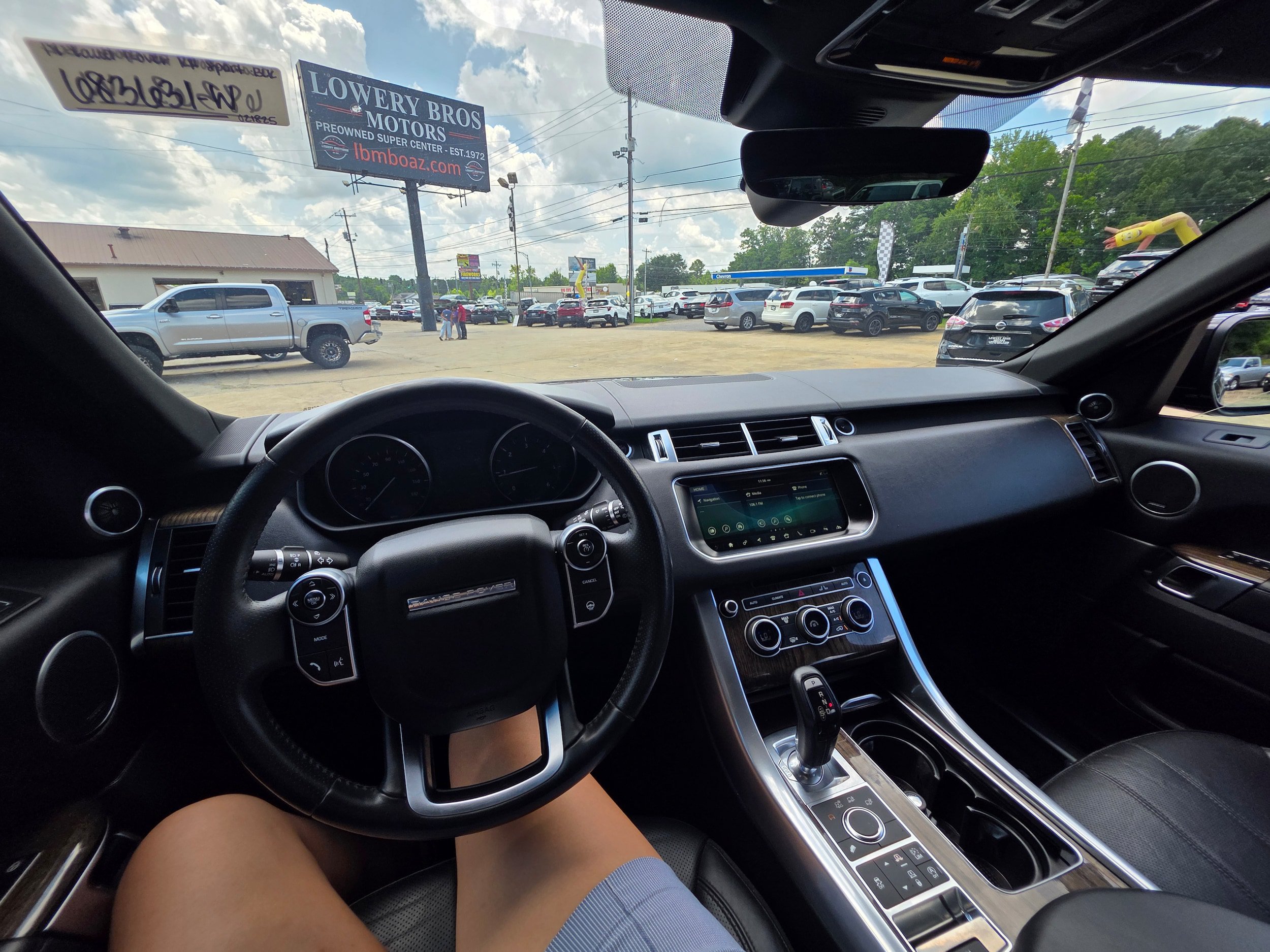 Used 2017 Land Rover Range Rover Sport HSE AWD/4WD image 16