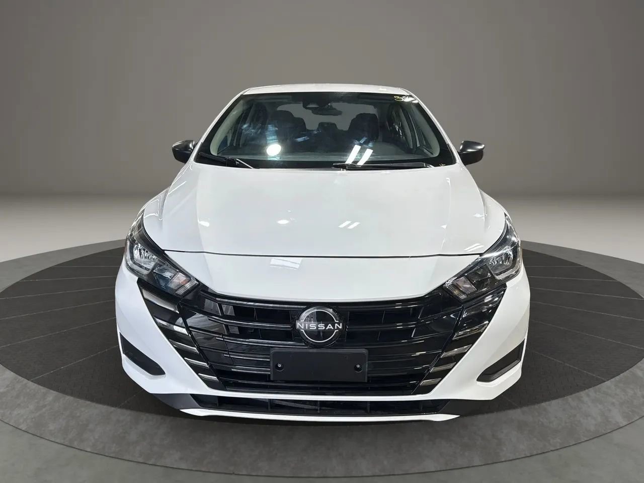 Used 2023 Nissan Versa S FWD image 2
