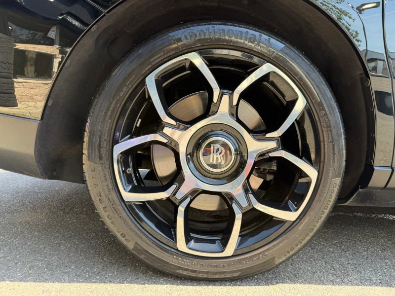 Used 2022 Rolls-Royce Cullinan Black Badge w/ Dark Exterior Package AWD/4WD image 41