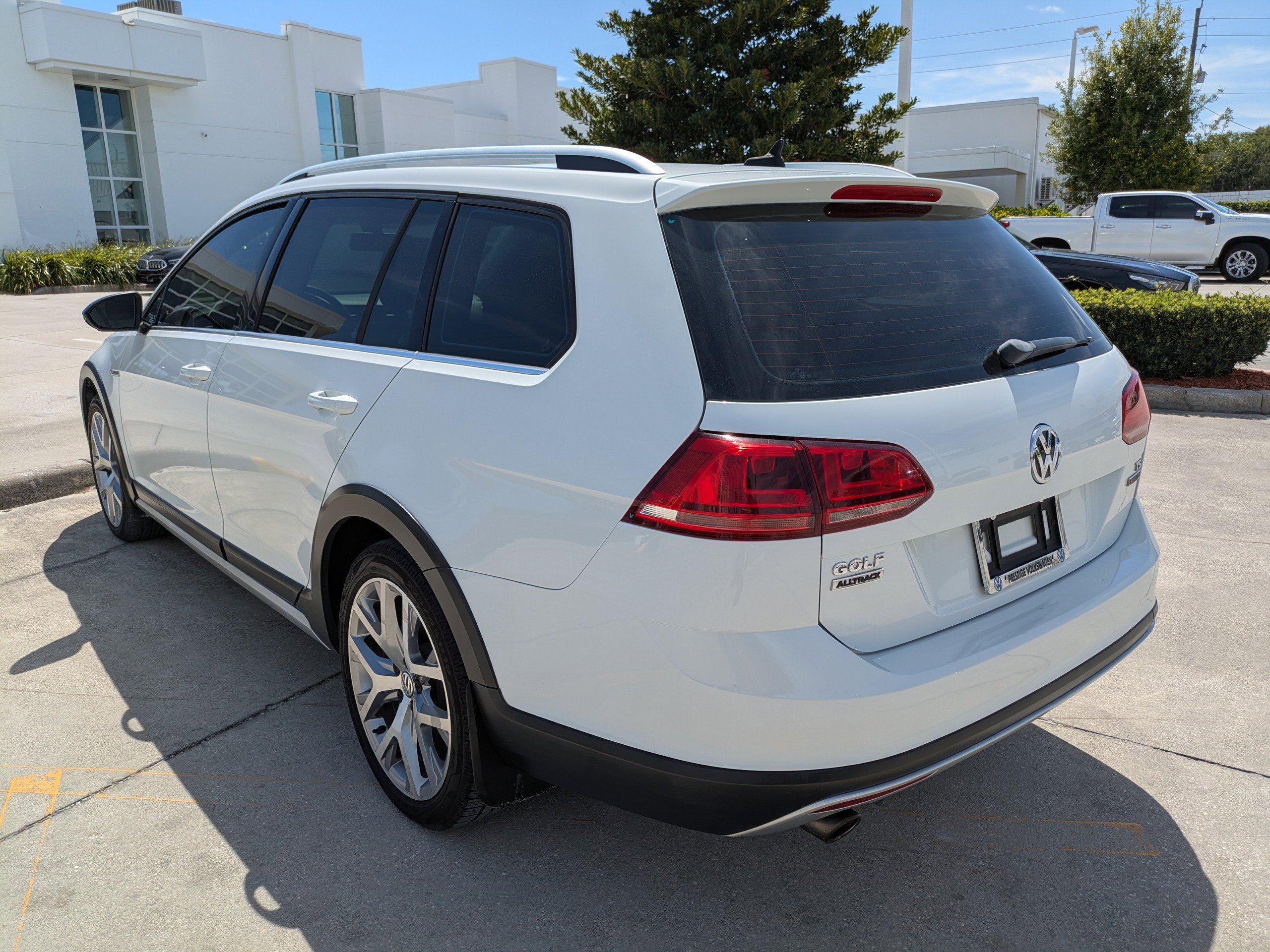 Used 2017 Volkswagen Golf Alltrack SEL image 6