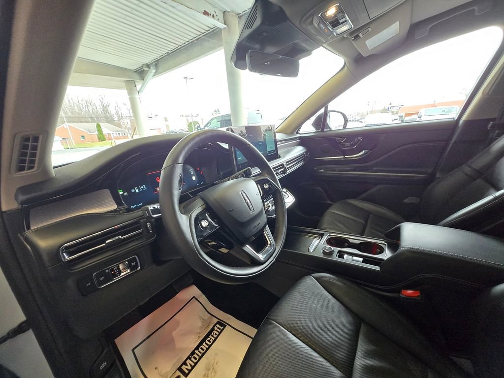 Used 2025 Lincoln Corsair Reserve w/ Jet Appearance Package image 11