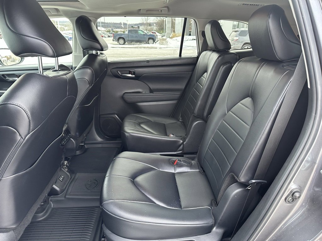 Certified 2024 Toyota Highlander XLE image 14