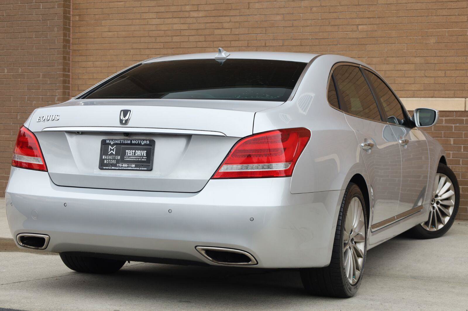 Used 2015 Hyundai Equus Signature RWD image 9
