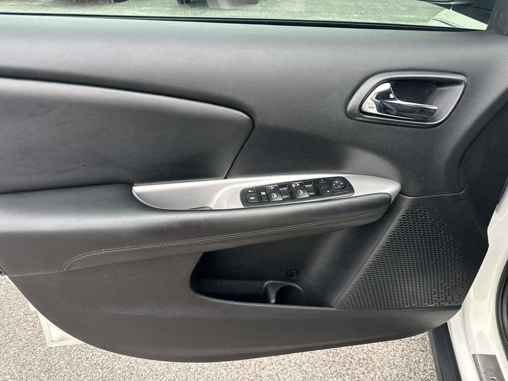 Used 2017 Dodge Journey SE w/ Flexible Seating Group FWD image 29