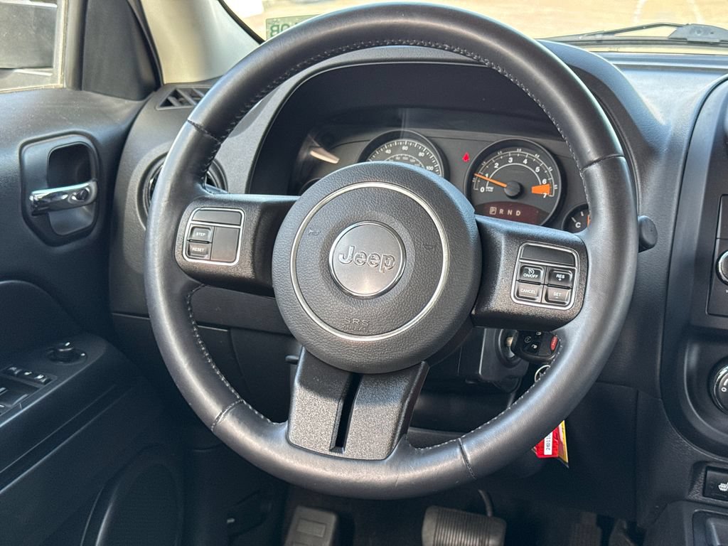 Used 2017 Jeep Patriot Latitude AWD/4WD image 26