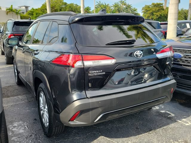 Used 2022 Toyota Corolla Cross LE w/ Moonroof Package FWD image 4