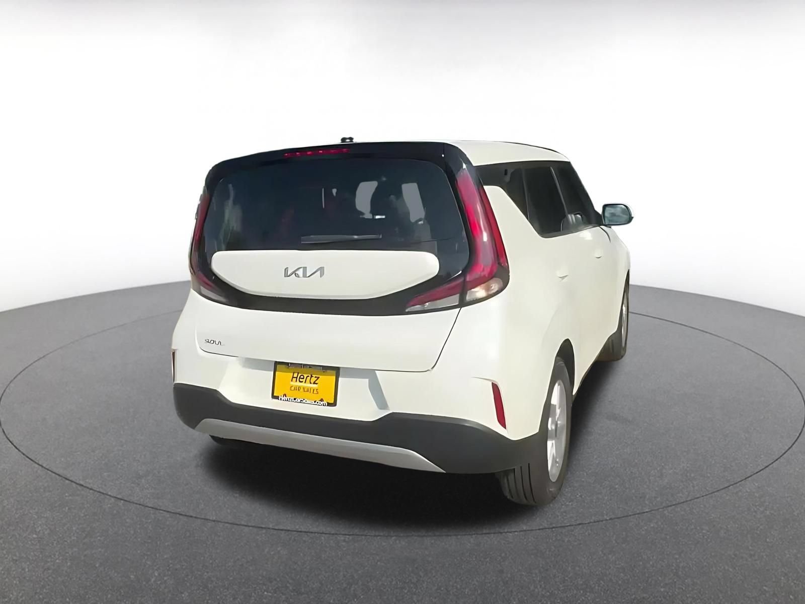 Used 2025 Kia Soul LX w/ LX Technology Package FWD image 15
