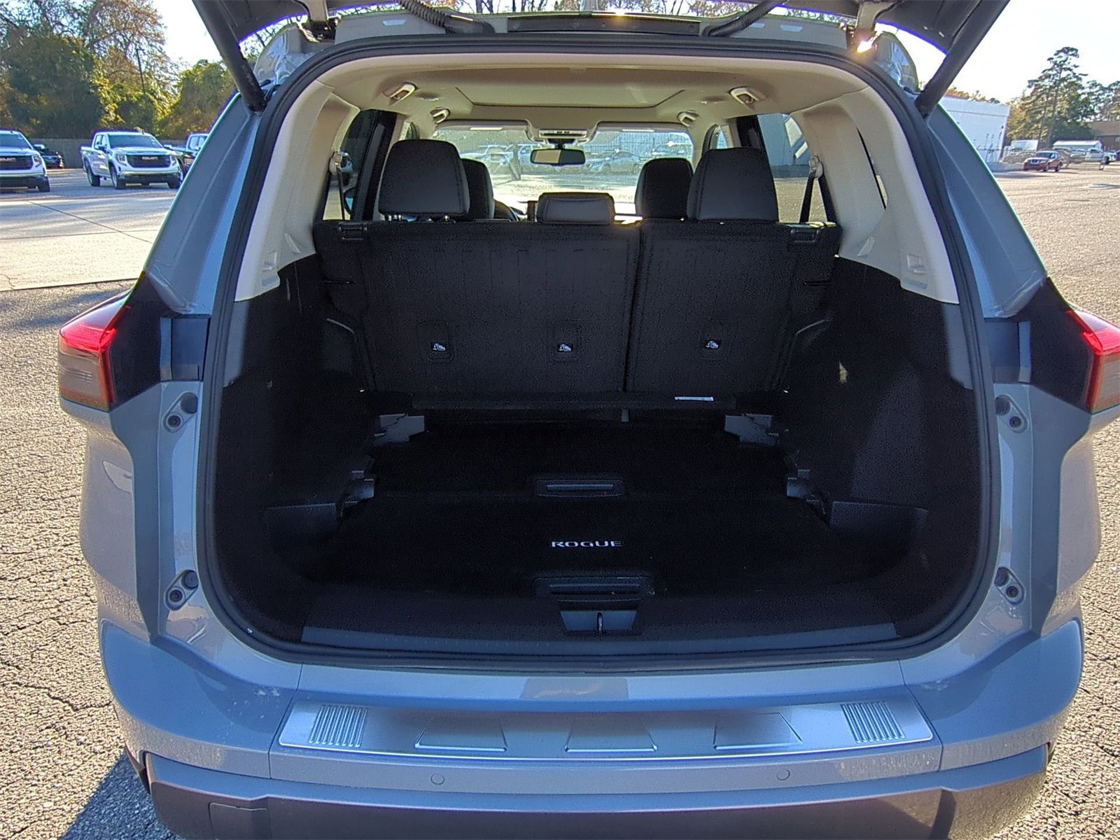 Used 2024 Nissan Rogue SL w/ SL Premium Package image 26