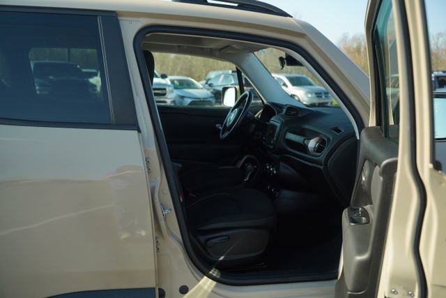 Used 2016 Jeep Renegade 75th Anniversary image 19