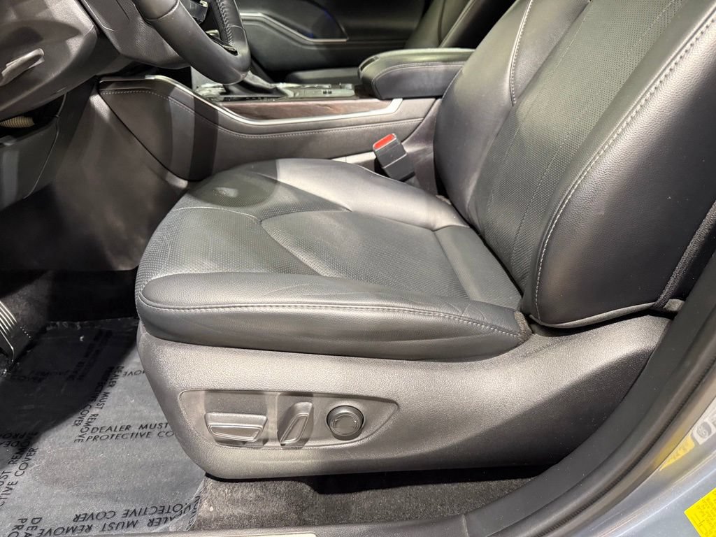 Certified 2021 Toyota Highlander Limited AWD/4WD image 14