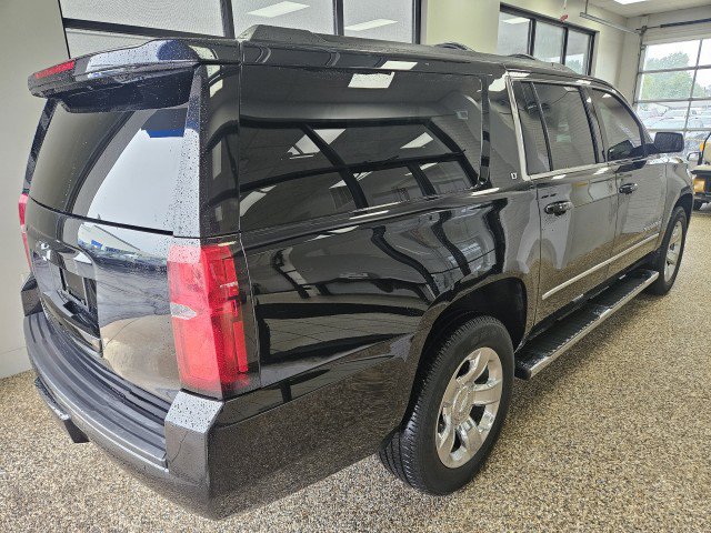 Used 2019 Chevrolet Suburban LT w/ LT Signature Package AWD/4WD image 2
