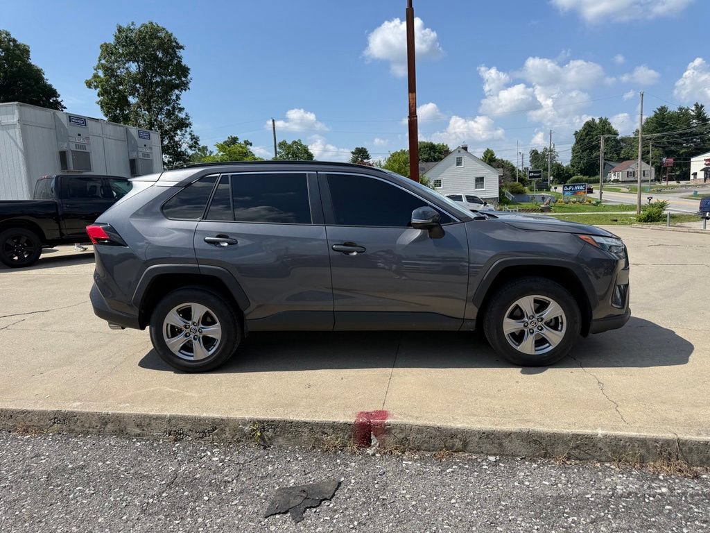 Used 2022 Toyota RAV4 XLE AWD/4WD image 5