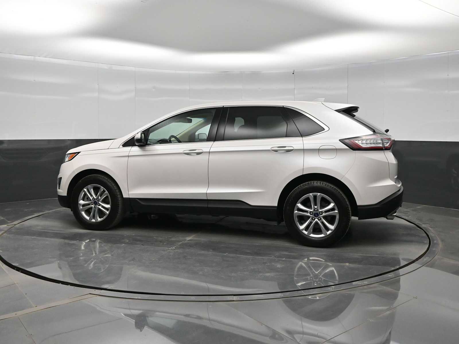 Used 2018 Ford Edge SEL w/ Equipment Group 201A image 5