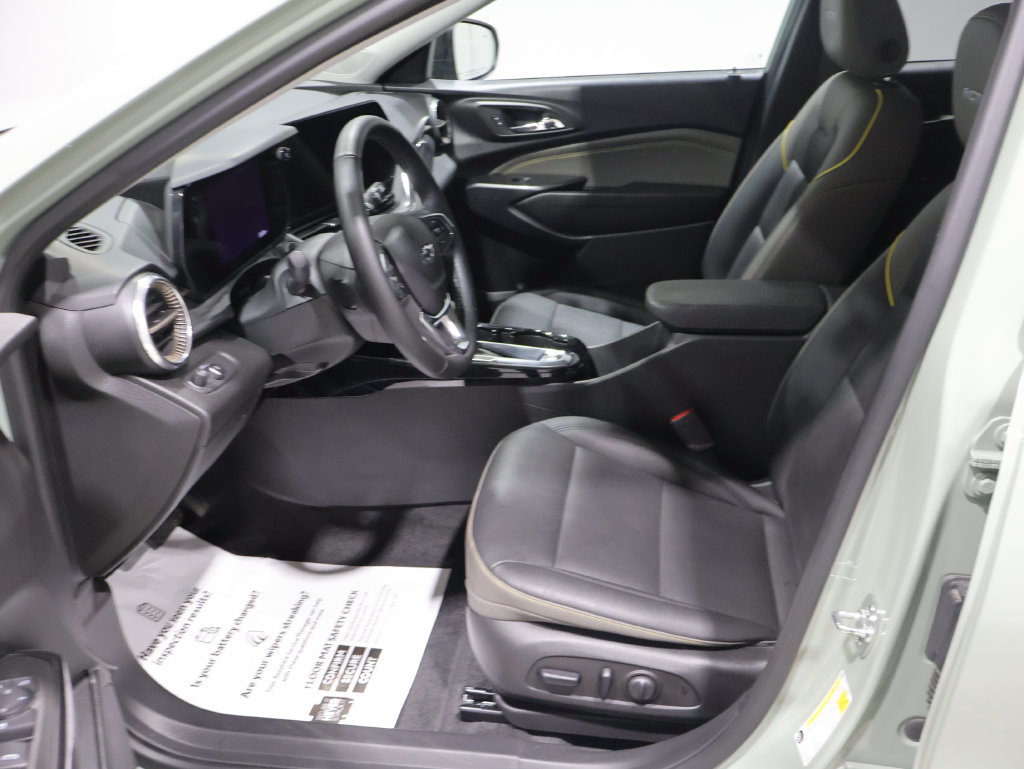 Used 2025 Chevrolet Trax ACTIV w/ Driver Confidence Package FWD image 11