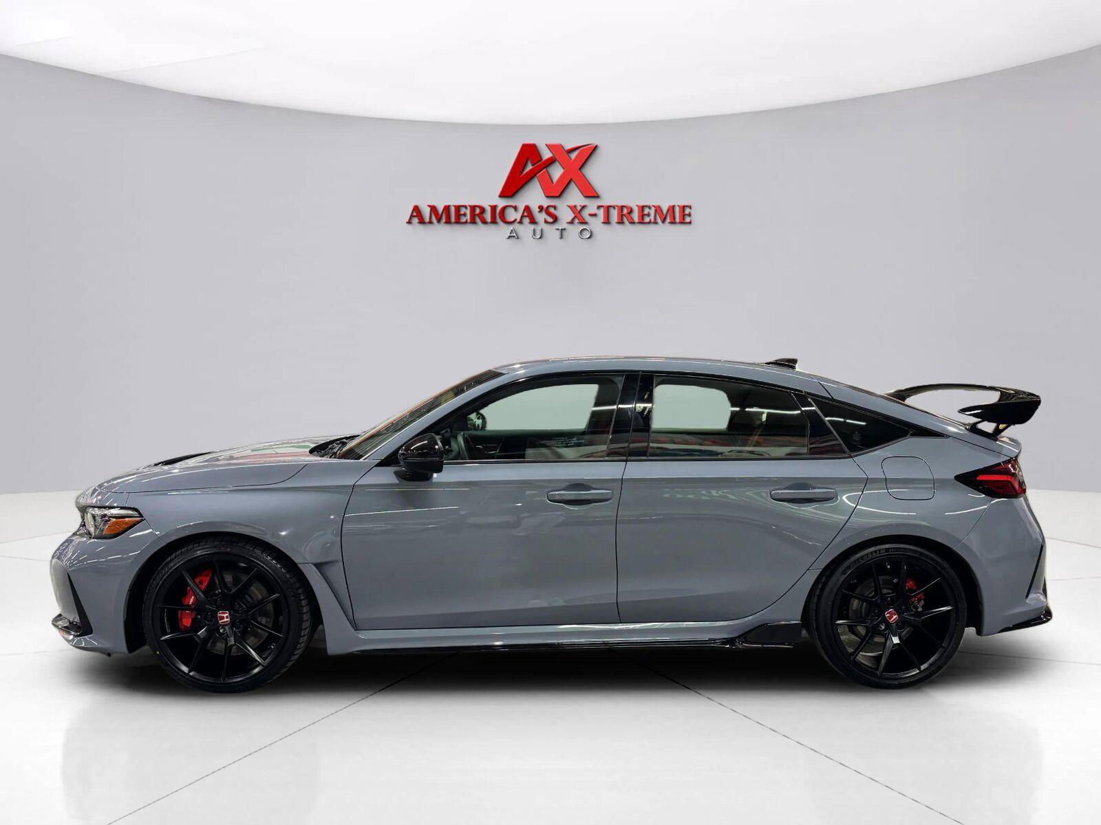 Used 2024 Honda Civic Type R image 2