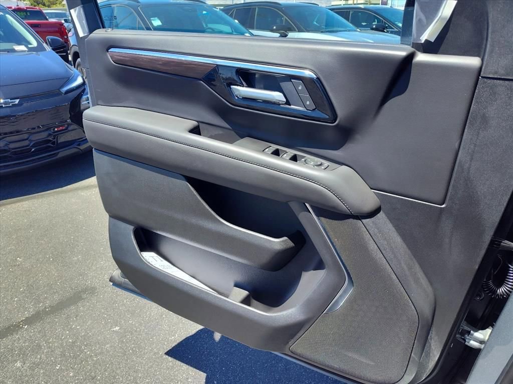 New 2026 Chevrolet Suburban LS w/ LS Custom Edition RWD image 9