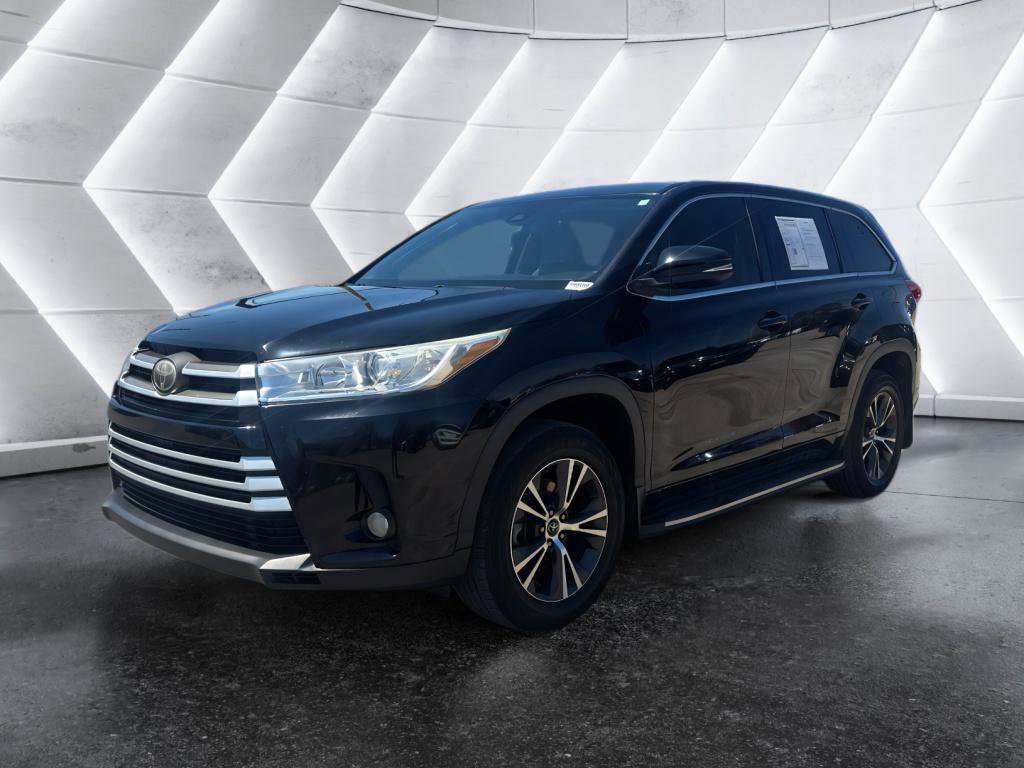 Used 2018 Toyota Highlander Plus FWD image 3