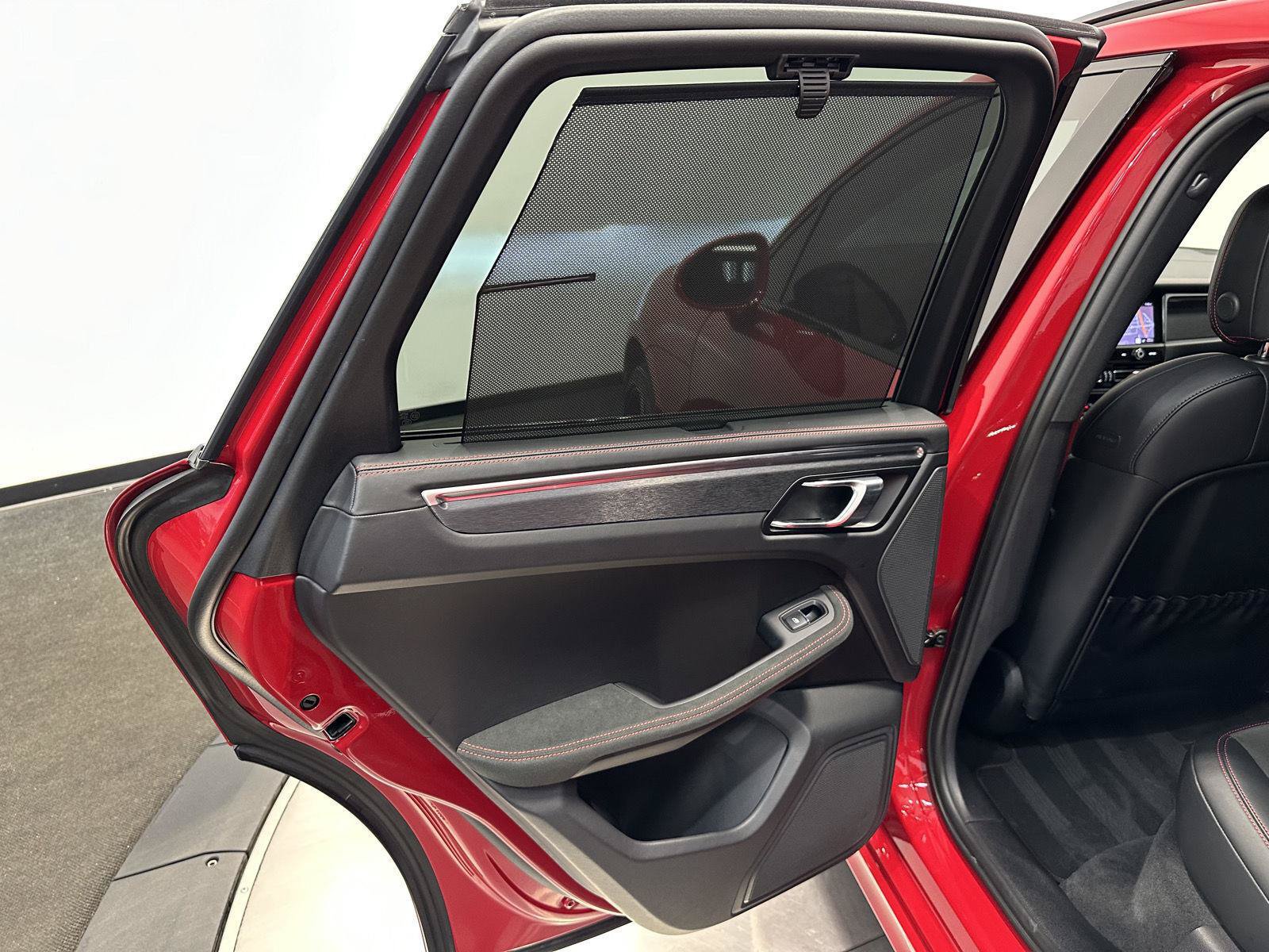Certified 2023 Porsche Macan GTS AWD/4WD image 32