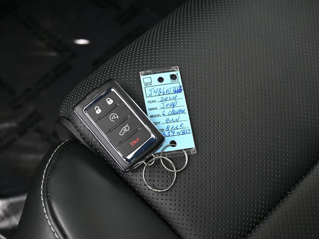 Used 2024 Jeep Grand Cherokee Overland w/ Luxury Tech Group IV image 19