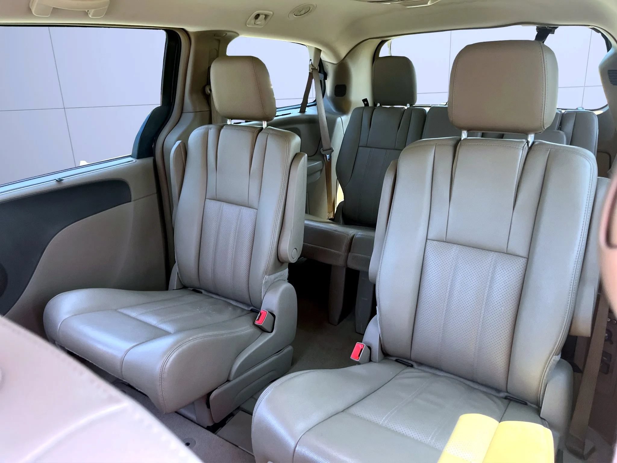 Used 2015 Chrysler Town & Country Touring-L w/ Driver Convenience Group FWD image 13