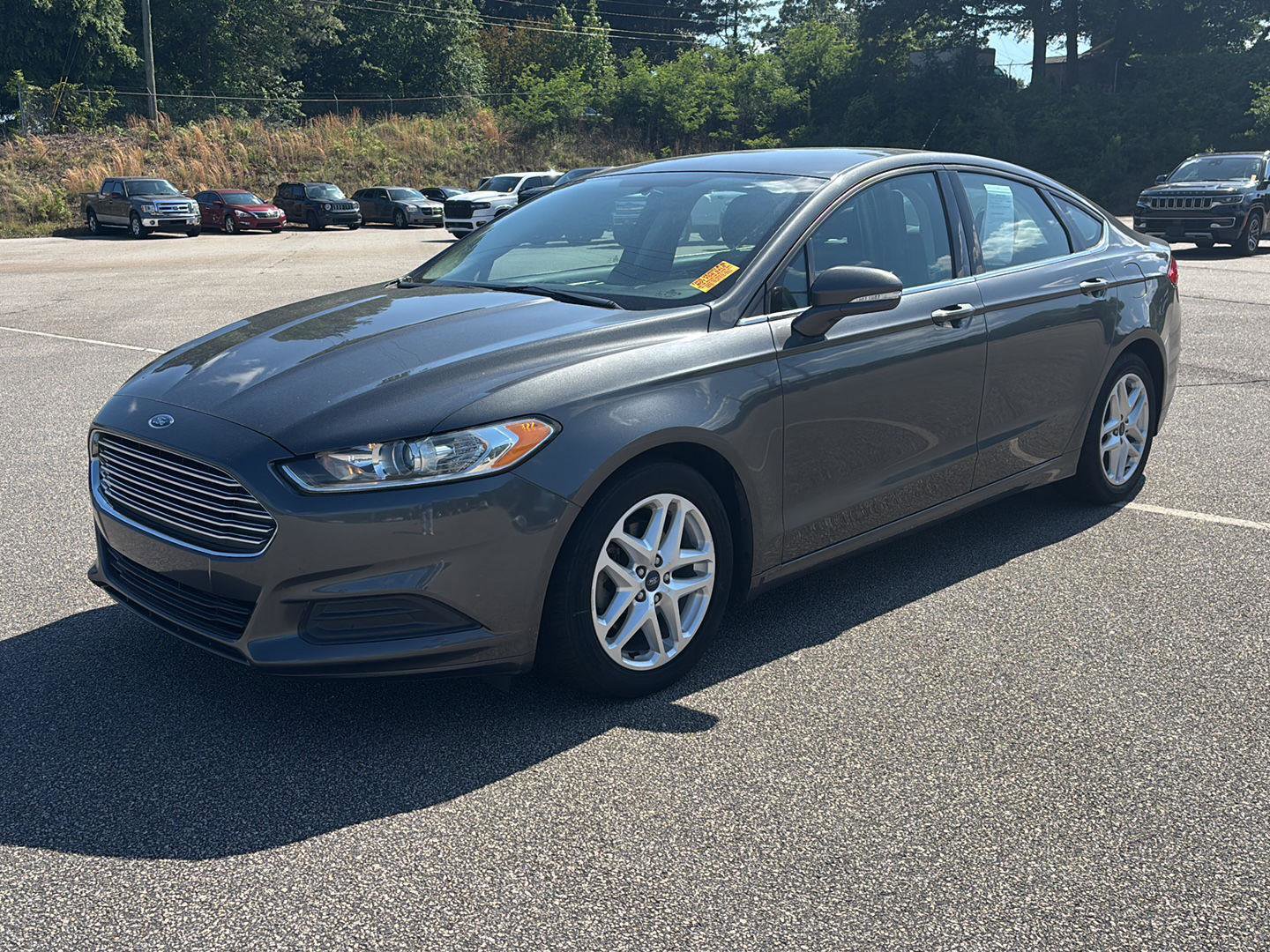 Used 2016 Ford Fusion SE FWD image 1