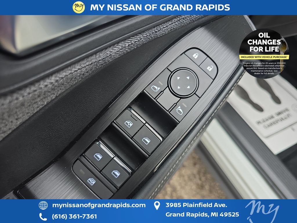 Used 2023 Nissan Rogue SV AWD/4WD image 12
