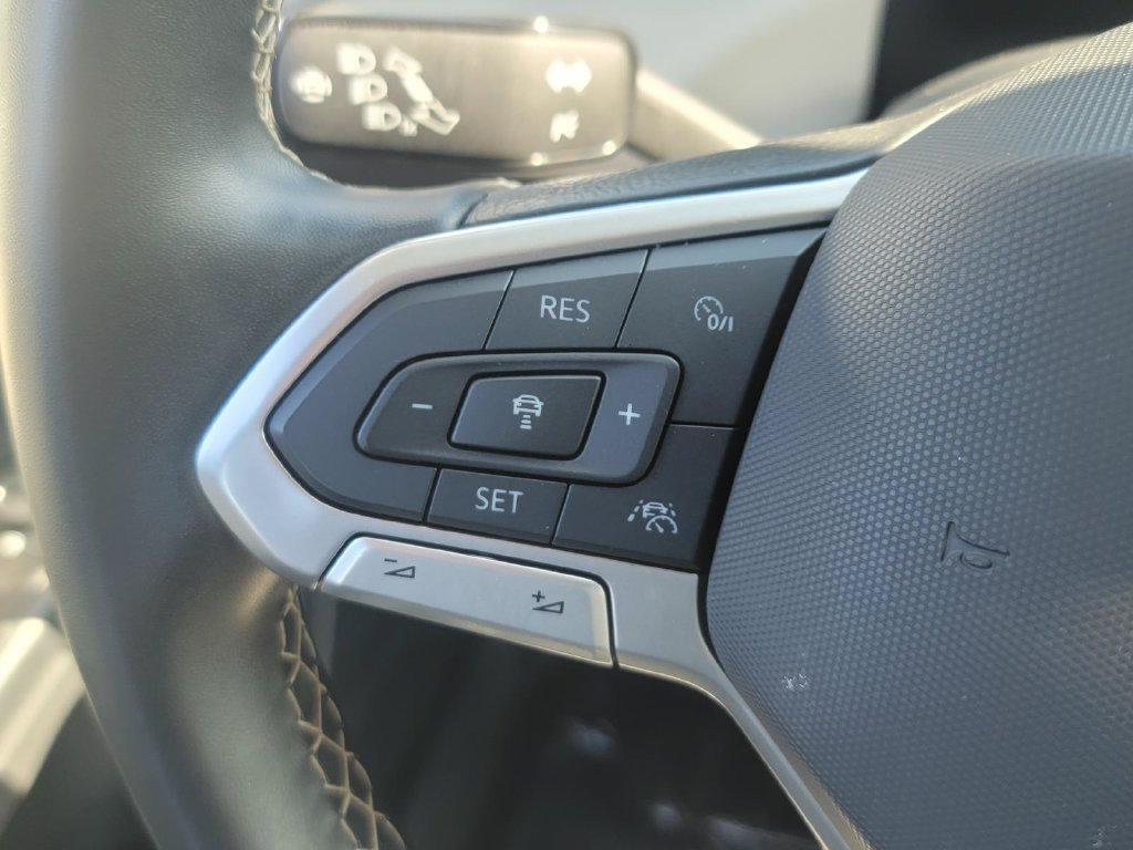 Used 2025 Volkswagen Taos SE AWD/4WD image 24