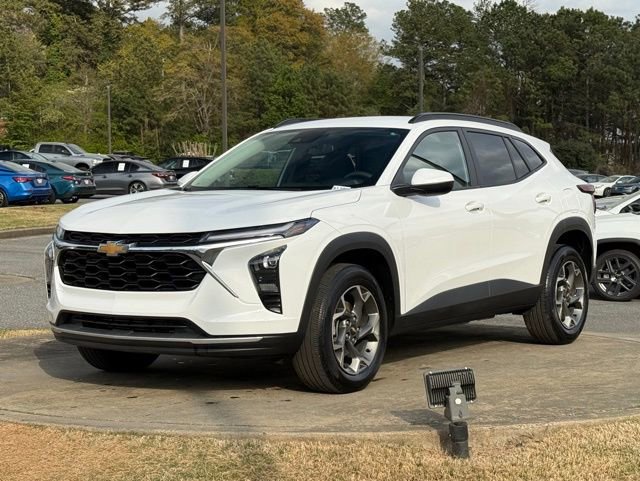 Used 2025 Chevrolet Trax LT FWD image 3
