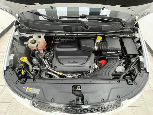 Used 2022 Chrysler Pacifica Touring-L image 17