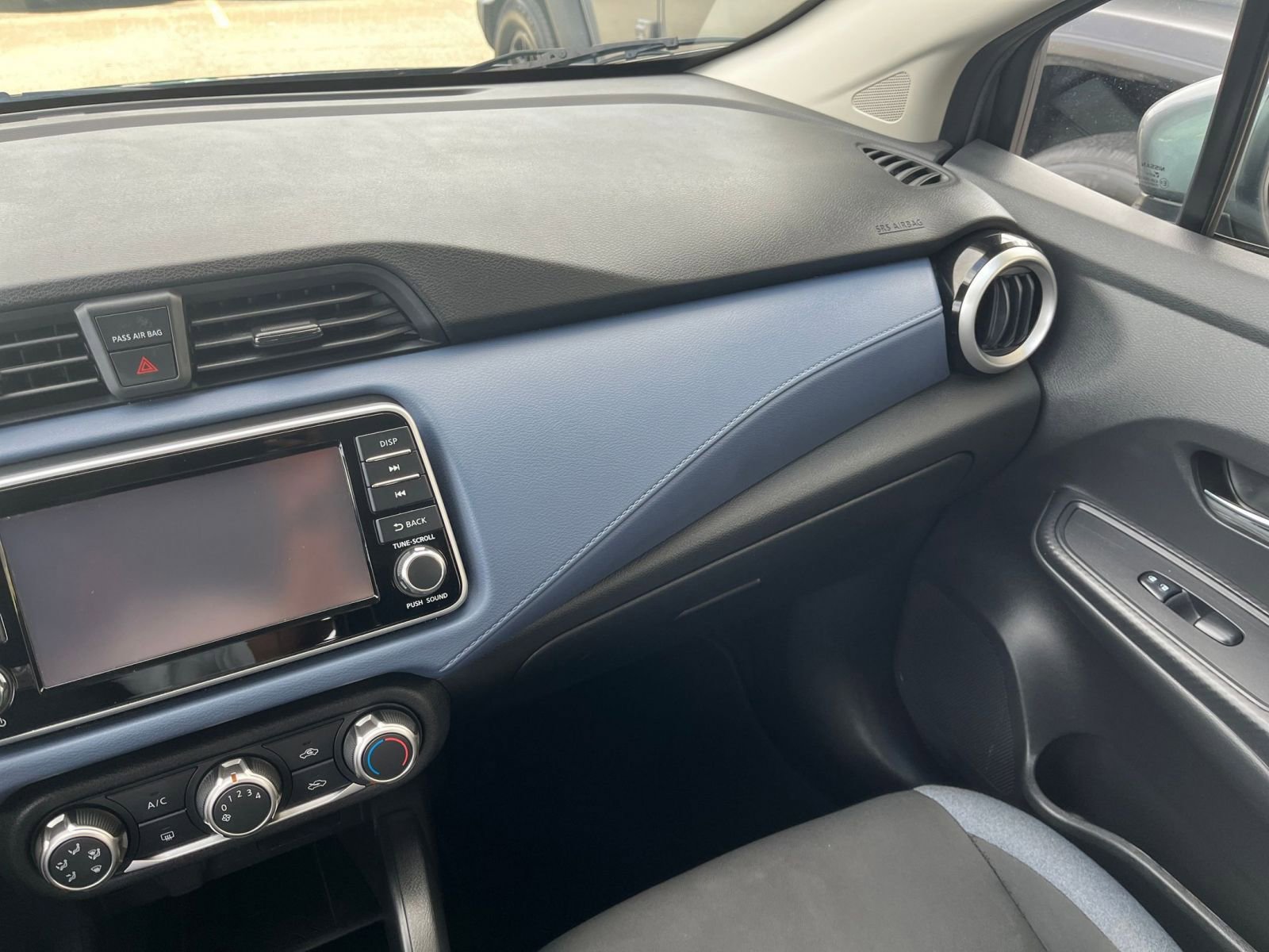 Used 2023 Nissan Versa SV image 33