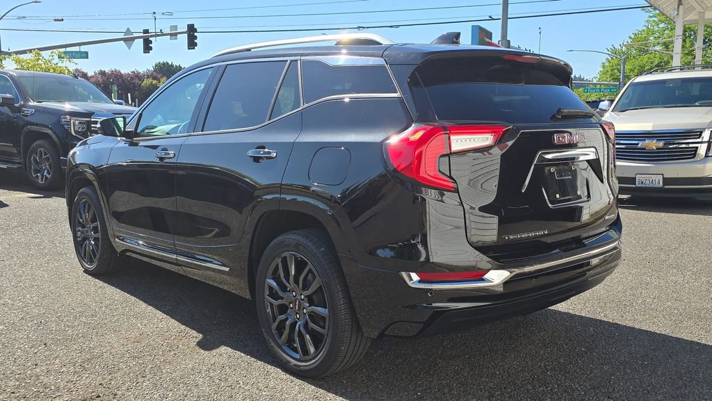 Used 2023 GMC Terrain Denali w/ Black Diamond Edition AWD/4WD image 5