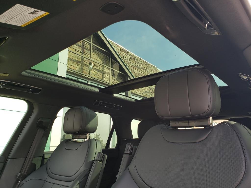 New 2025 Land Rover Range Rover Sport SE image 21