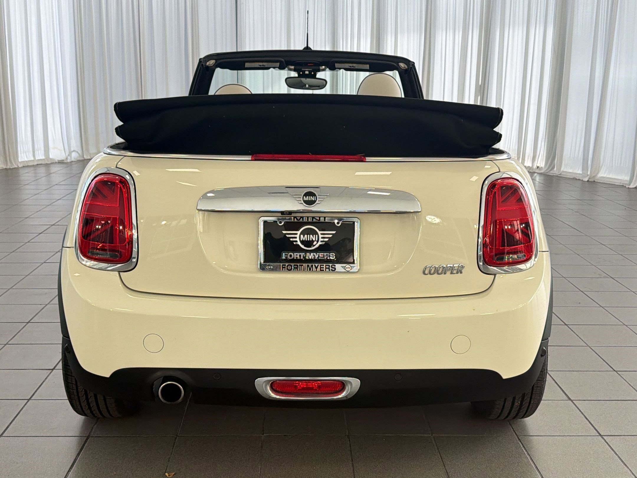 Used 2020 MINI Cooper Convertible w/ Signature Upholstery Package FWD image 10