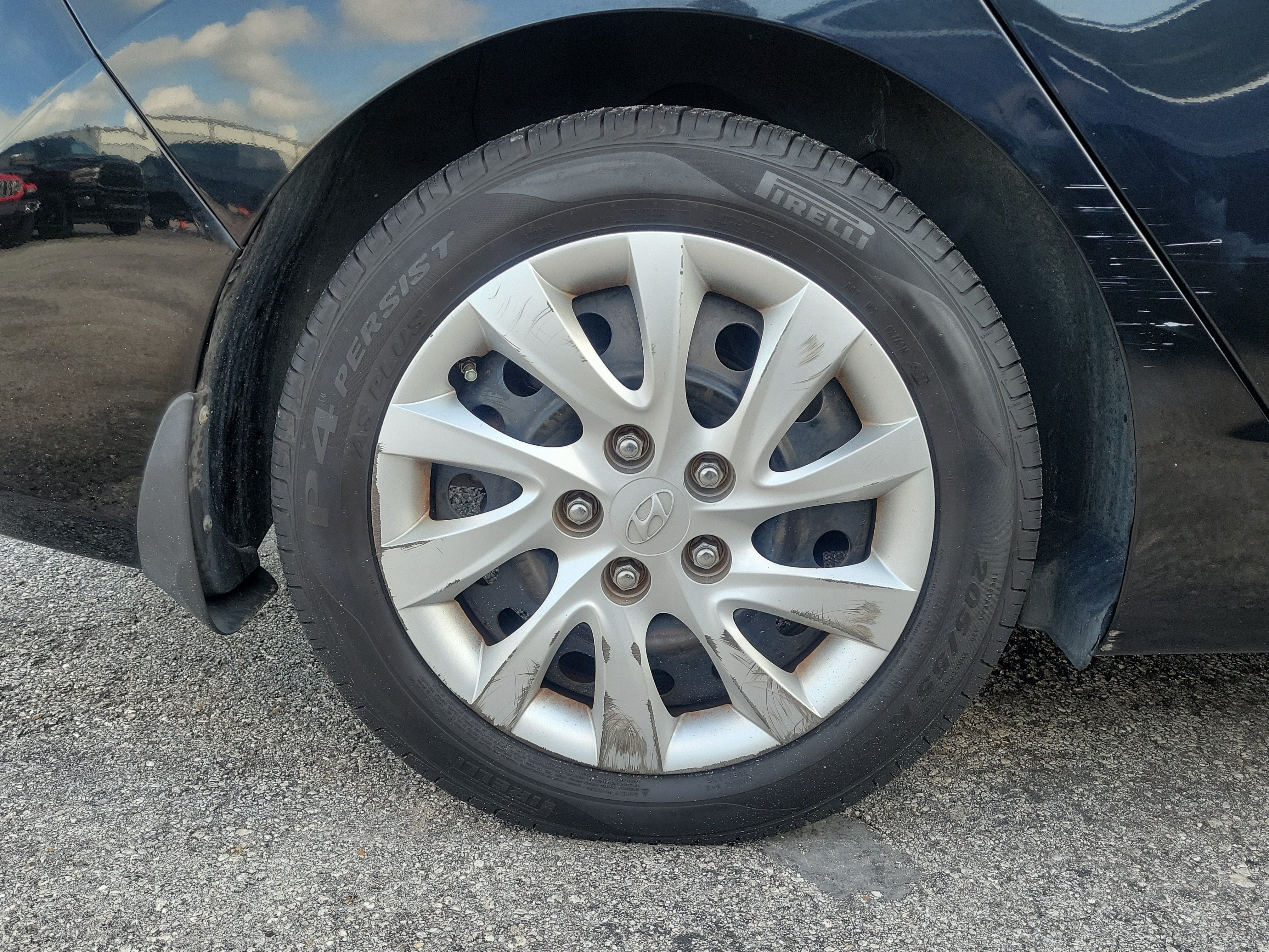 Used 2012 Hyundai Elantra GLS FWD image 8