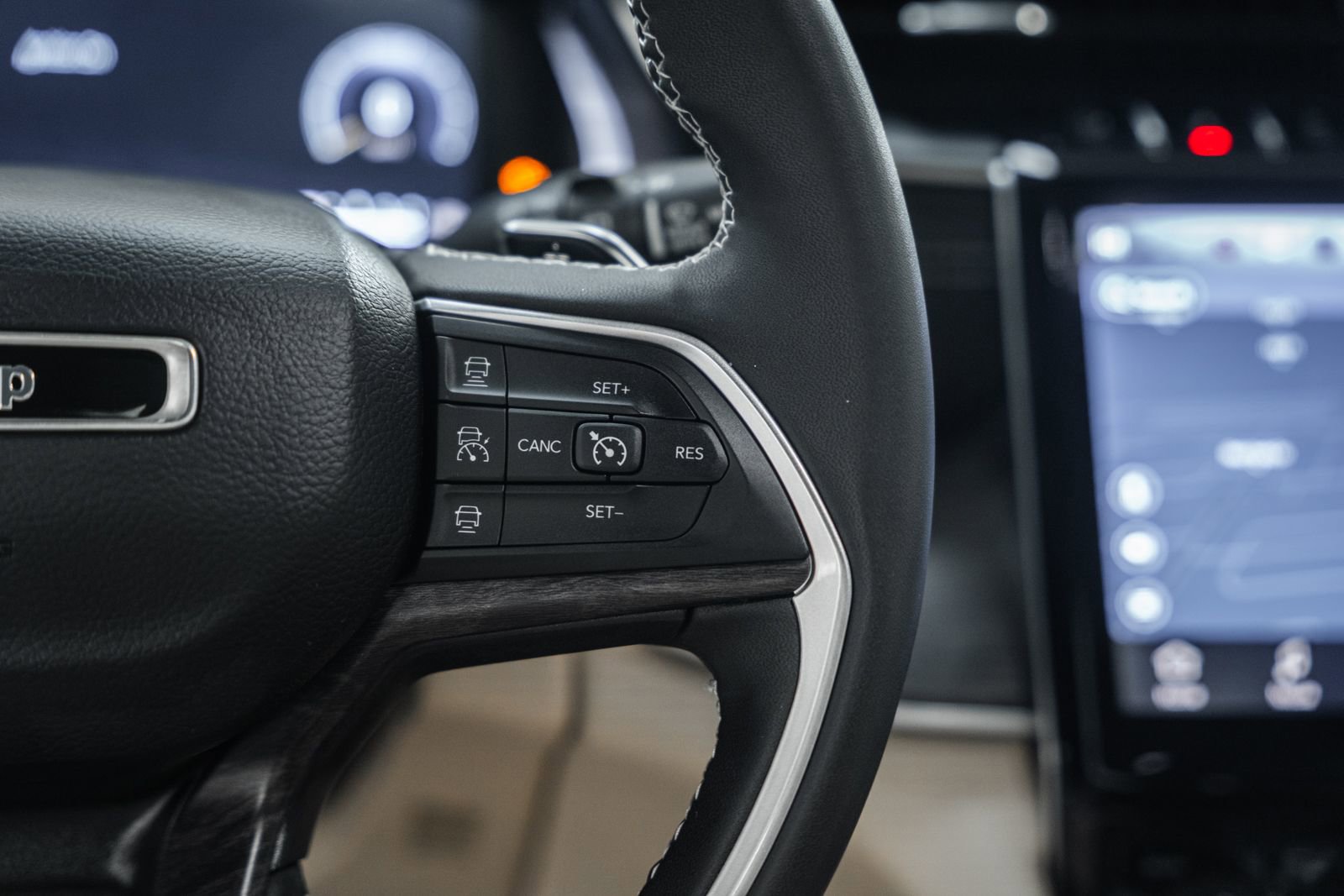 Used 2024 Jeep Grand Cherokee L Limited image 36