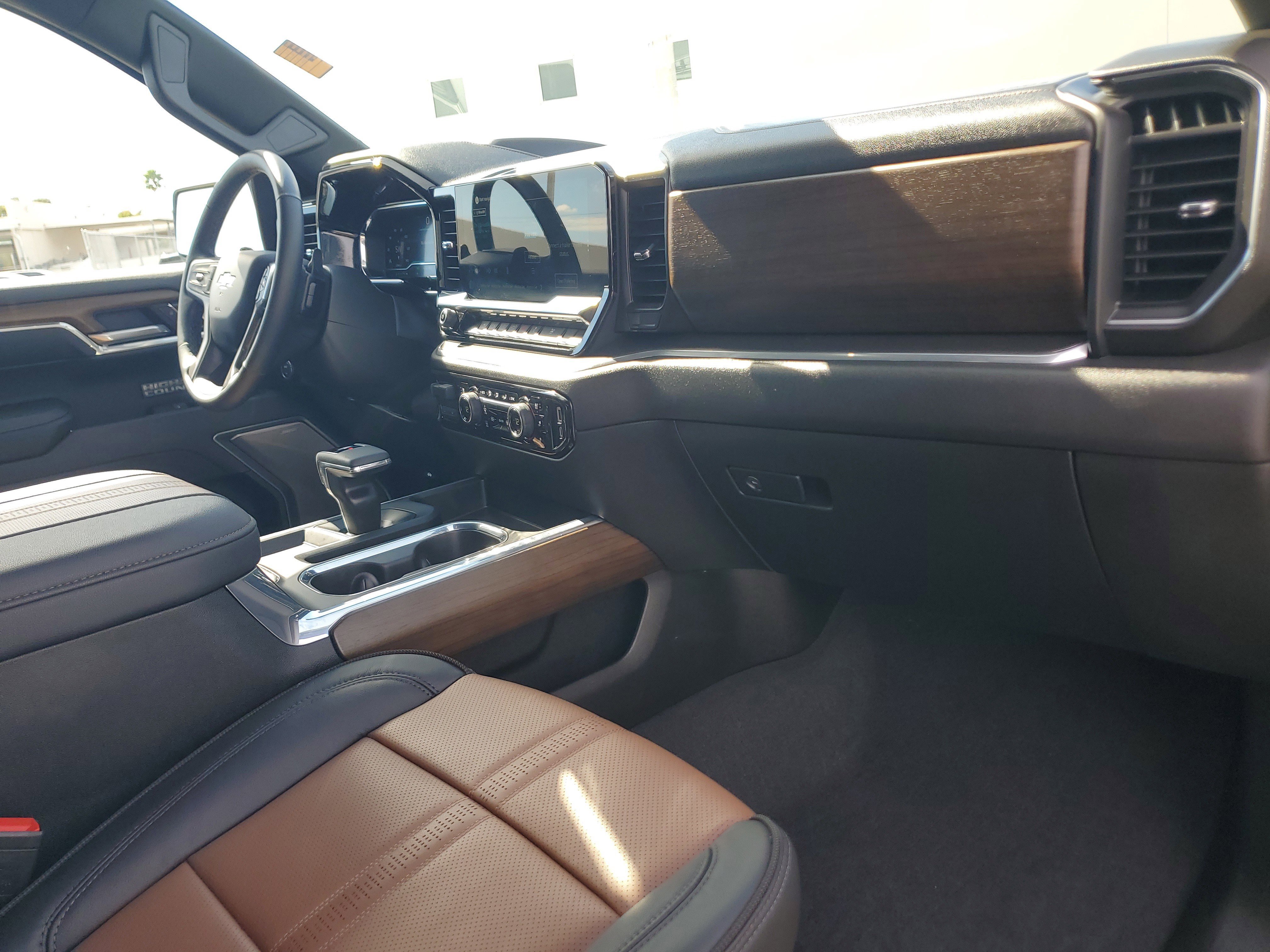 Used 2025 Chevrolet Silverado 1500 High Country w/ High Country Premium Package image 18