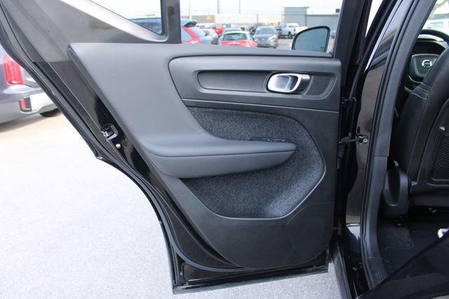 Used 2025 Volvo XC40 B5 Core image 32