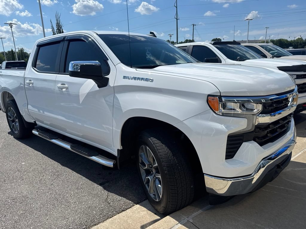 Used 2026 Chevrolet Silverado 1500 LT w/ Leather Package AWD/4WD image 4